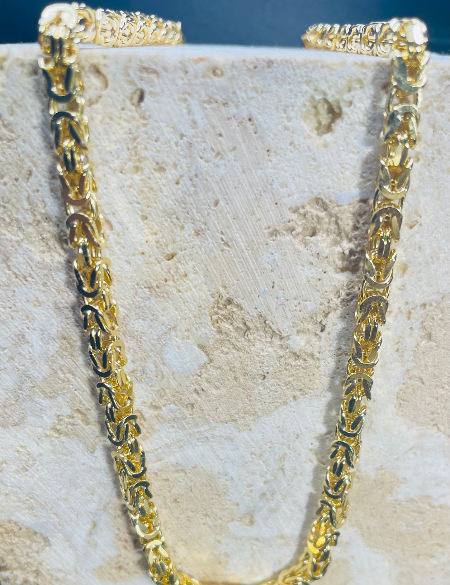 Byzantine Chains