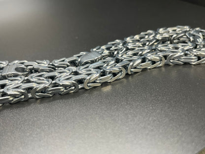 Byzantine Chains